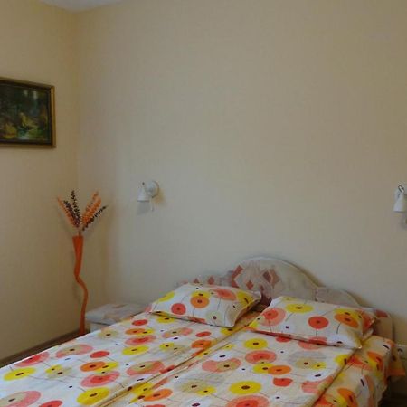 Rozalia Apartman Gyula Bagian luar foto